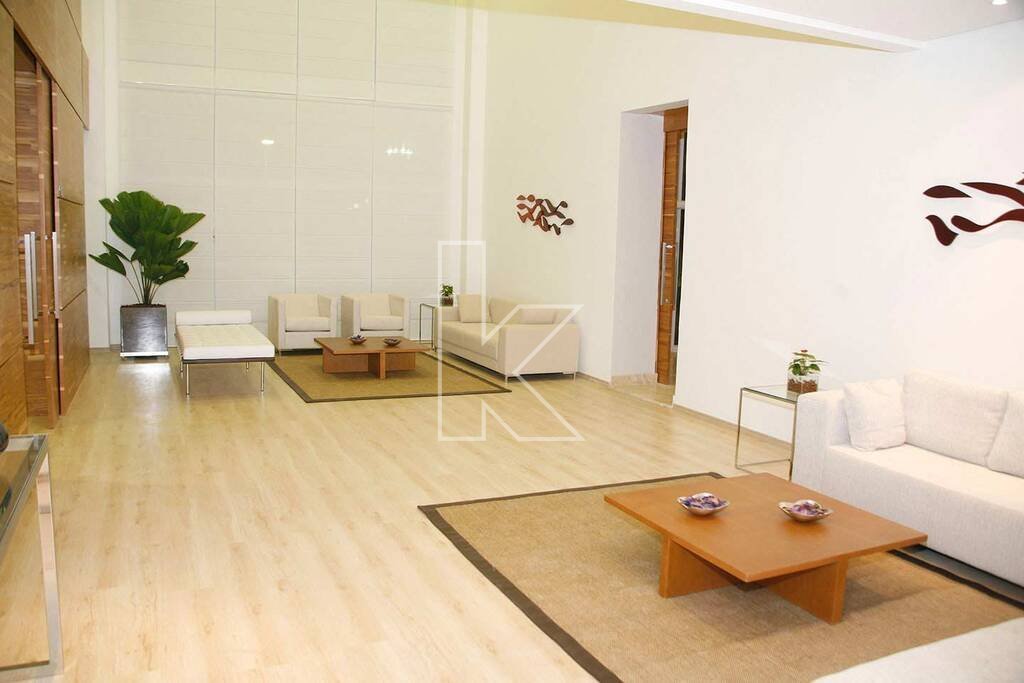 030_hall.jpg