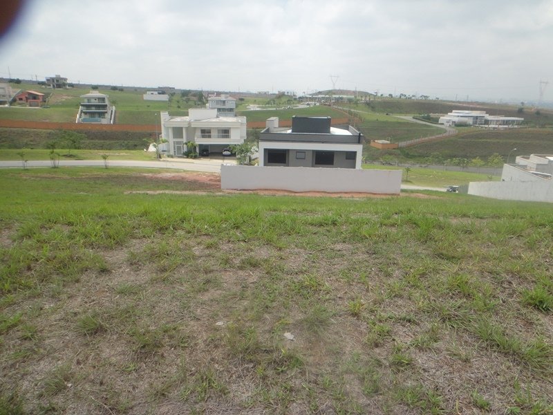 TERRENO DE 486,60M�, EM ACLIVE, NUMA DAS MELHORES QUADRA DO ALPHAVILLE I