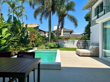 house em Rua dos Robaletes, Jurerê - Florianópolis - SC