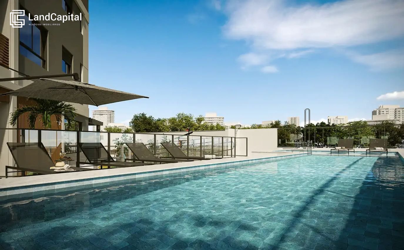 Piscina com deck molhado