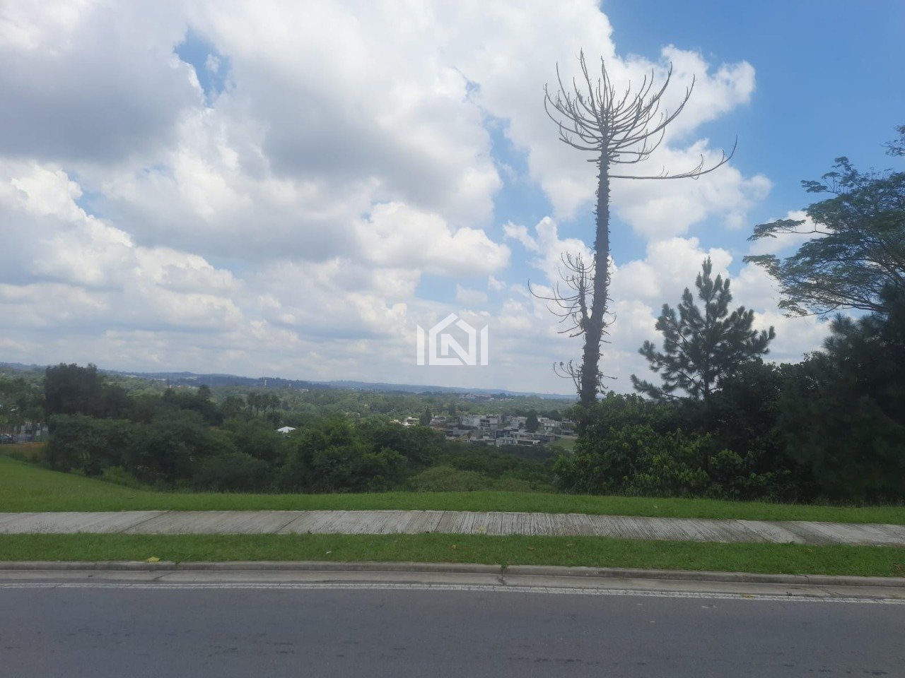 terreno comercial a venda Condominio Alphaville Granja Viana-fremte do terreno