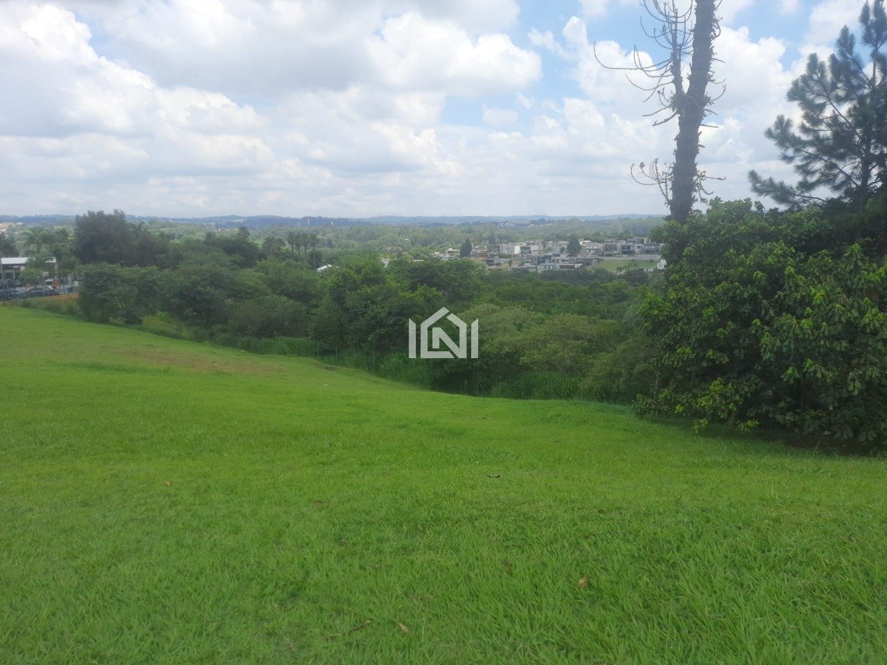 terreno comercial a venda Condominio Alphaville Granja Viana-foco da frente