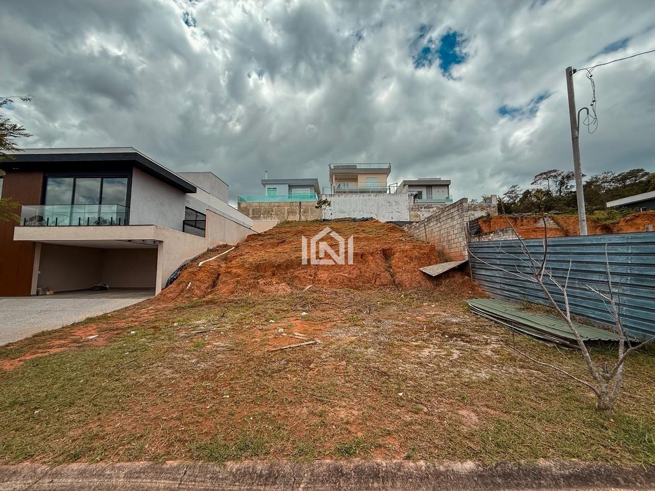 terreno a venda no condominio reserva santa paula - frente