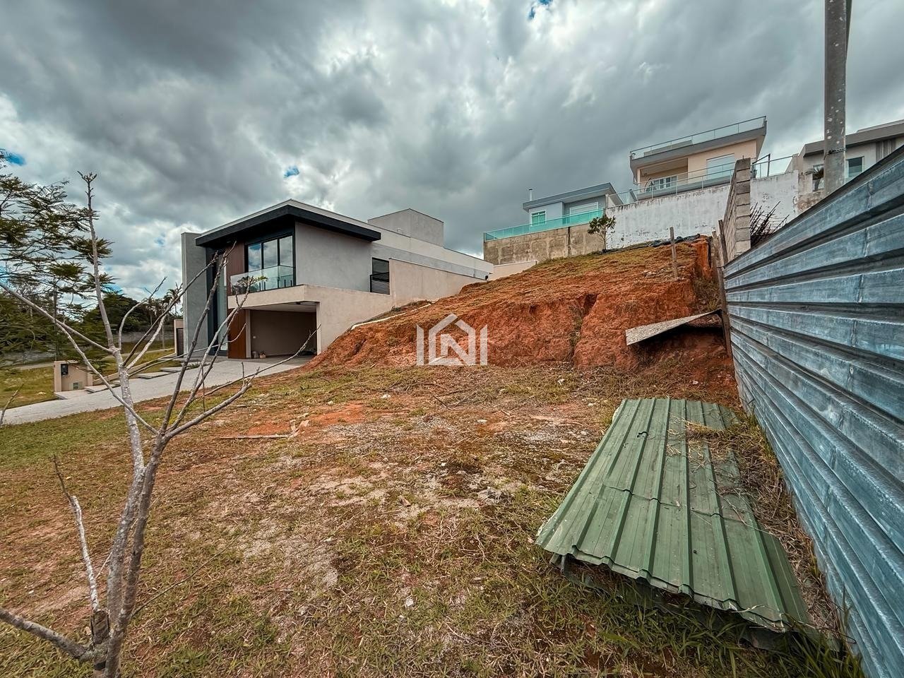 terreno a venda no condominio reserva santa paula - frente