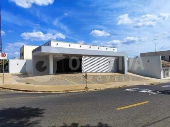 business em Rua Clarindo Rodrigues Rezende, Santa Luzia - Uberlândia - MG