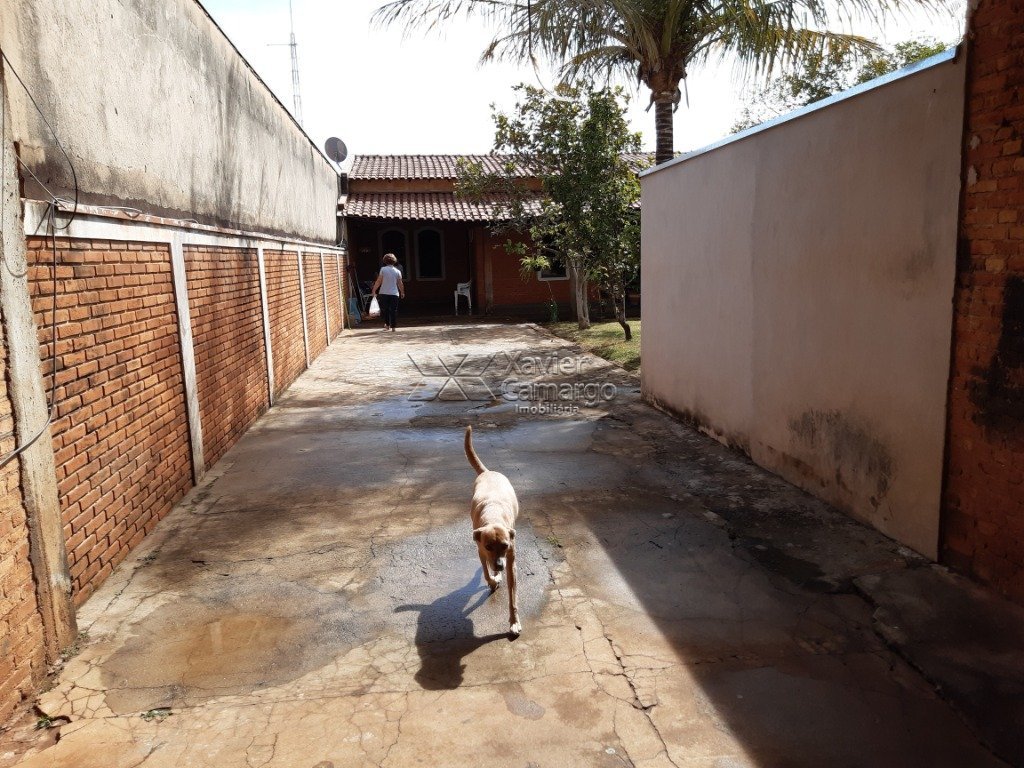 Garagem acesso a casa dos fundos