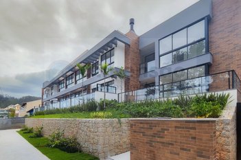 apartment em Haroldo Soares Glavan, Cacupé - Florianópolis - SC