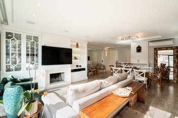 apartment em Rua João Caetano, Três Figueiras - Porto Alegre - RS