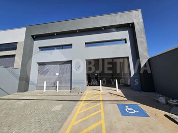industrial em Avenida Ubirajara Zacharias, Novo Mundo - Uberlândia - MG