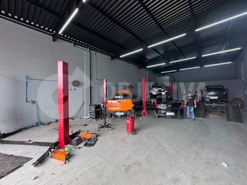 business em Rua Ari de Souza Neves, Shopping Park - Uberlândia - MG