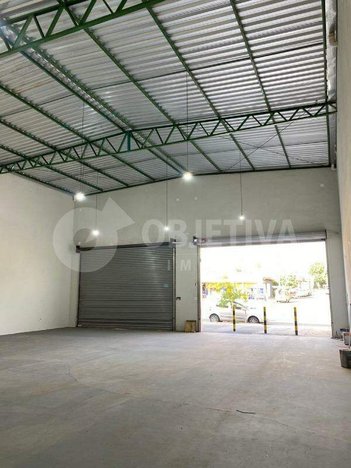 industrial em Avenida Serra Bodoquena, Laranjeiras - Uberlândia - MG