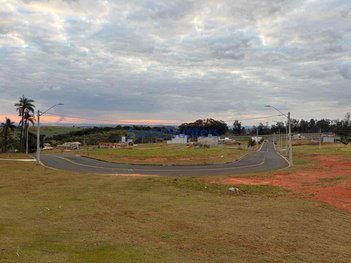 land_lot em Avenida Milton Fortunato Guglielminet, Colinas do Castelo - Jaguariúna - SP