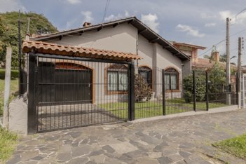 house em Rua Professor Pedro Santa Helena, Jardim do Salso - Porto Alegre - RS