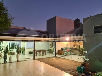 house em Avenida Arnaldo Contursi, Marta Helena - Uberlândia - MG