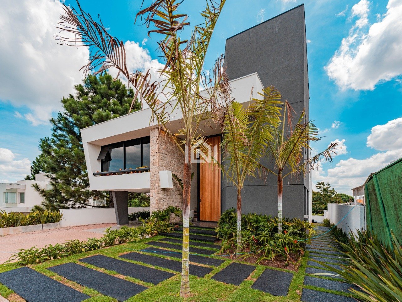 casa a venda no condominio alphaville granja viana fachada