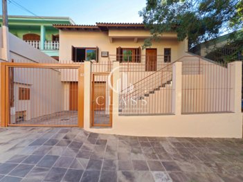 house em Rua Cezimbra Jaques, Medianeira - Porto Alegre - RS