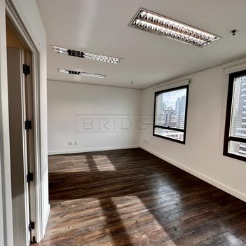 office em Avenida Iguassu, Petrópolis - Porto Alegre - RS