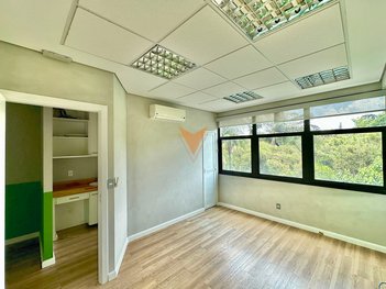 office em Rua Thomekiti Kira, Granja Viana II - Cotia - SP