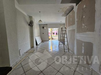 business em Avenida Segismundo Pereira, Santa Mônica - Uberlândia - MG