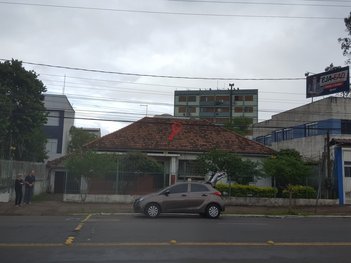 house em Avenida Guilherme Schell, Centro - Canoas - RS