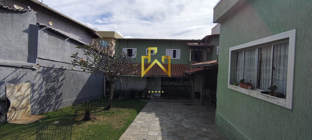 Casa com 4 quartos — Santa Amélia, Belo Horizonte