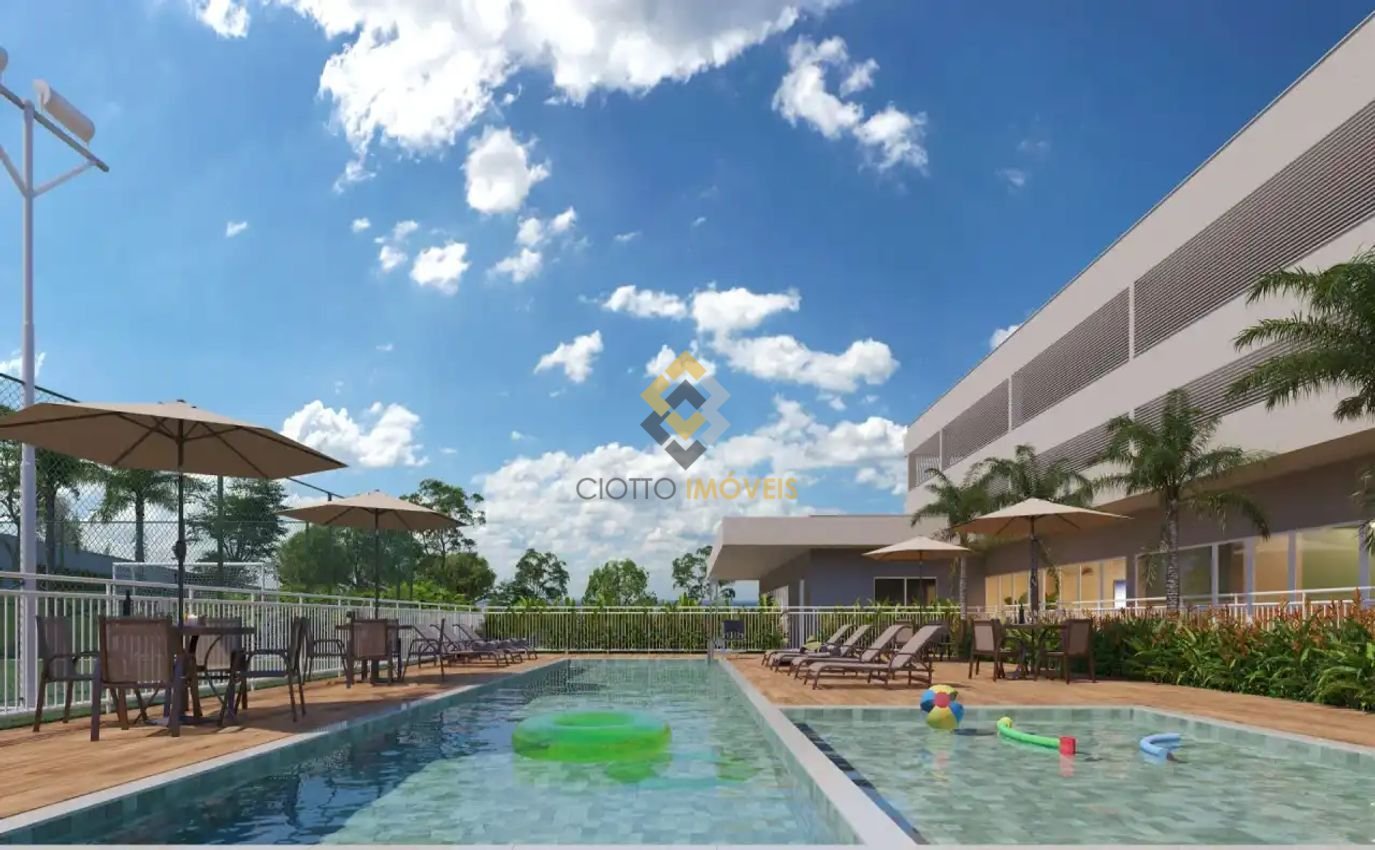 Piscina com deck