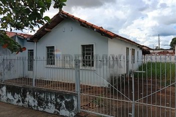 house em Rua Antônio Eufrásio de Toledo, Núcleo Habitacional Monsenhor Pasetto - Lins - SP
