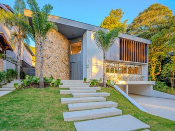 house em Alameda Guainumbis, Alphaville - Santana de Parnaíba - SP