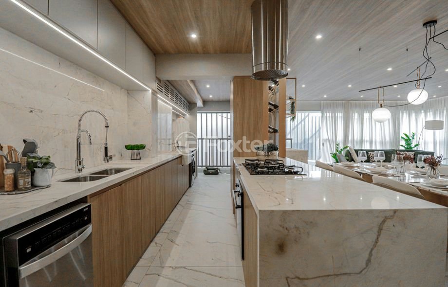 cozinha-moderna-com-ilha-central-e-armarios-de-madeira-escura