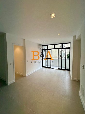 apartment em Avenida Nossa Senhora de Copacabana, Copacabana - Rio de Janeiro - RJ