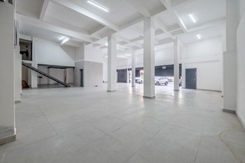 business em Avenida Assis Brasil, Passo da Areia - Porto Alegre - RS
