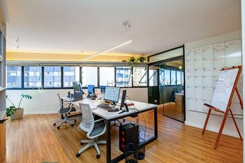 office em Avenida Cândido Hartmann, Mercês - Curitiba - PR