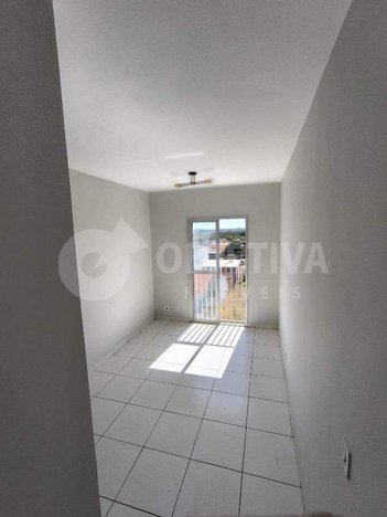 apartment em Rua Esmeralda, Jardim Holanda - Uberlândia - MG