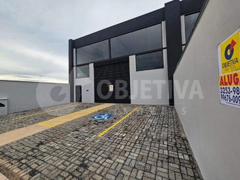 industrial em Avenida Victor Alves Pereira, Novo Mundo - Uberlândia - MG