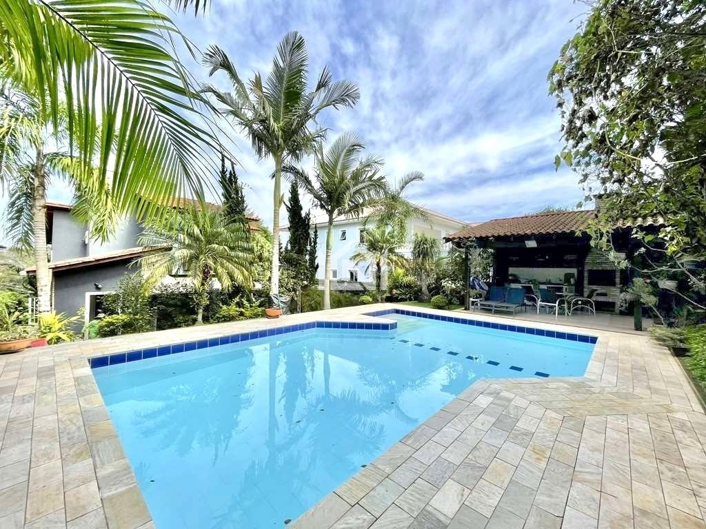 Casa a venda no condomínio Euroville - piscina