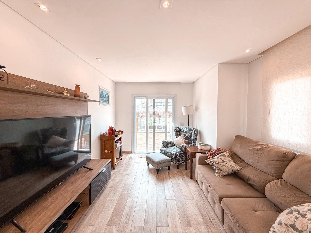 casa a venda no condominio palm hills - sala de estar