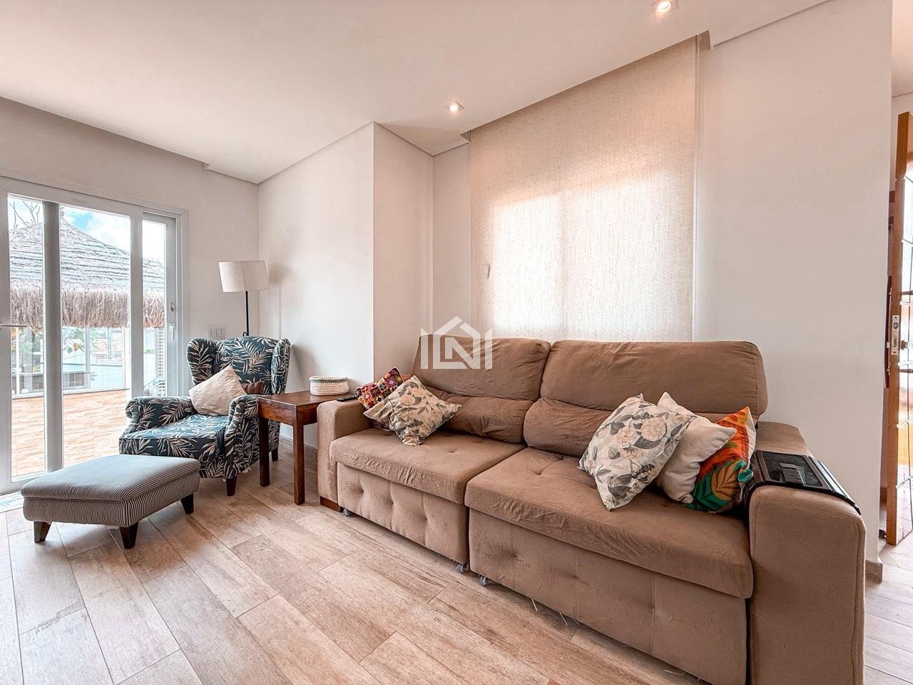 casa a venda no condominio palm hills - sala de estar