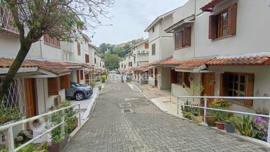 house em Rua Professor Carvalho Freitas, Teresópolis - Porto Alegre - RS