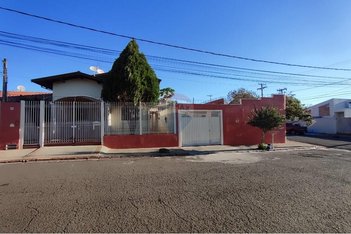 house em Rua Mário Pinto de Avelar Fernandes, Jardim Aeroporto - Lins - SP