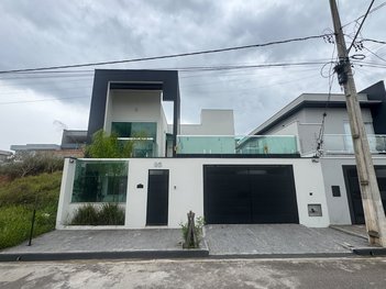 house em Avenida Comendador Manoel Sendas, Parque Mariela - Varginha - MG