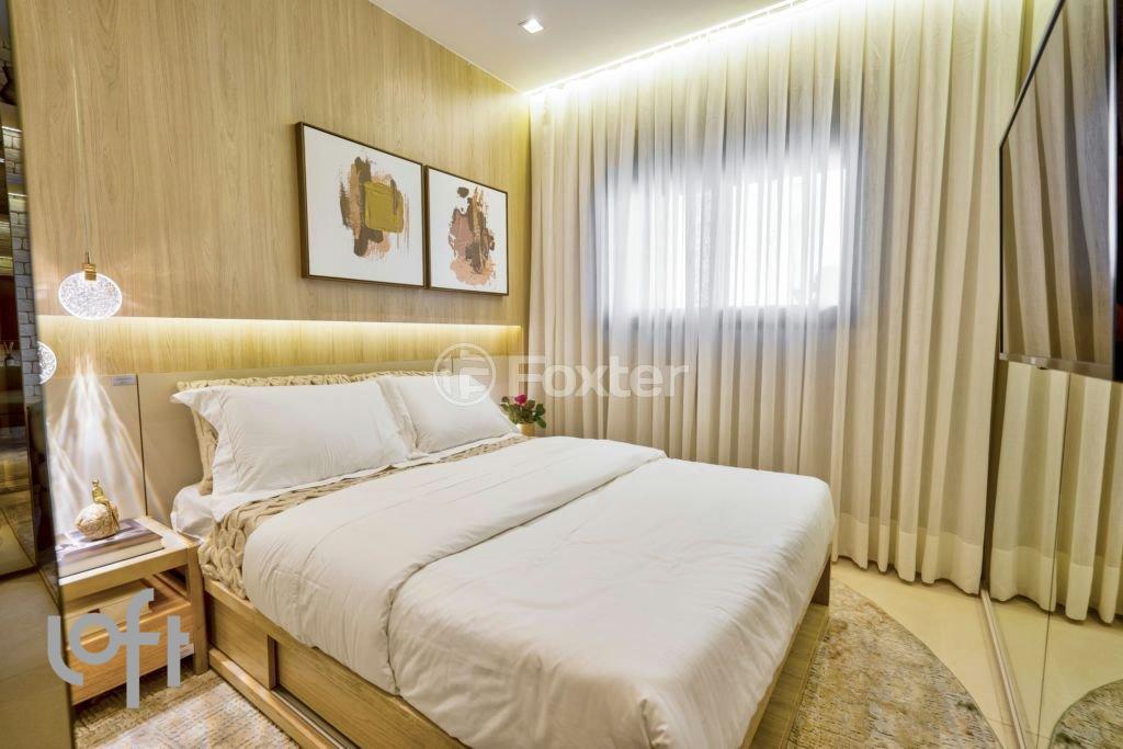 quarto-de-hotel-com-cama-de-casal-branca