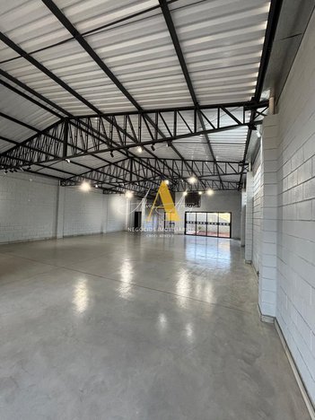 industrial em Avenida Canadá, Jardim Riviera - Botucatu - SP