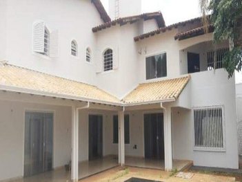 house em Avenida Terezina, Brasil - Uberlândia - MG