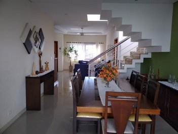 house em Rodovia Nilo Máximo, Vila Zezé - Jacareí - SP