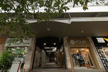 business em Avenida Cristóvão Colombo, Floresta - Porto Alegre - RS