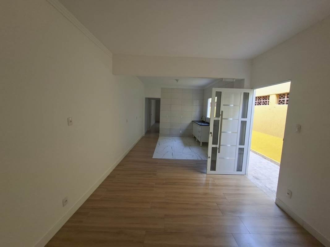 CASA T�RREA IMPEC�VEL DE 2 DORMIT�RIOS NO INTERLAGOS