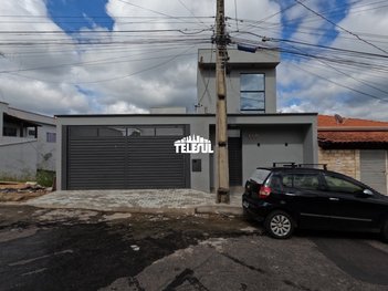 house em Rua Álvaro Rodrigues Costa, Bela Vista - Varginha - MG