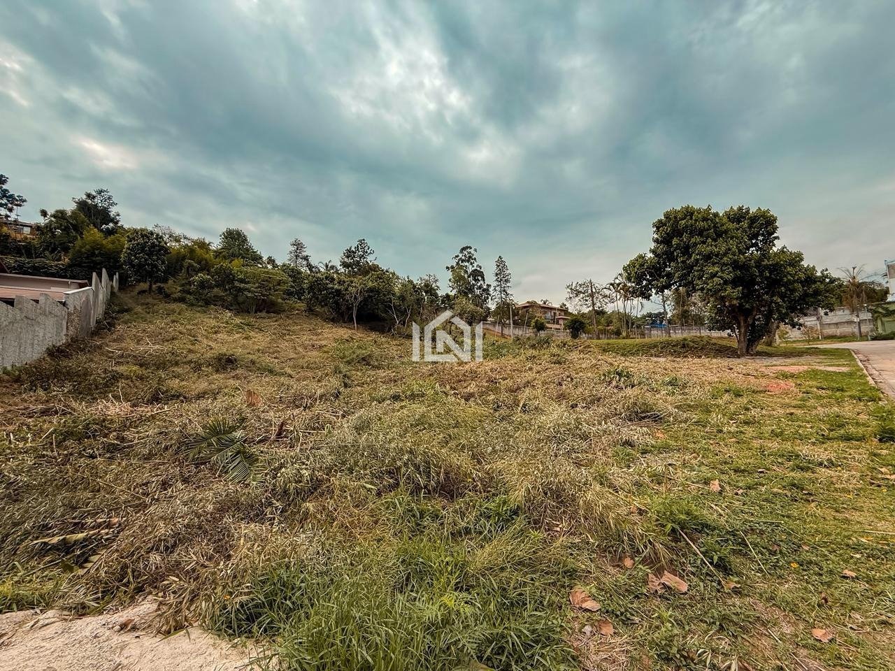 terreno a venda no condominio jardim mediterraneo