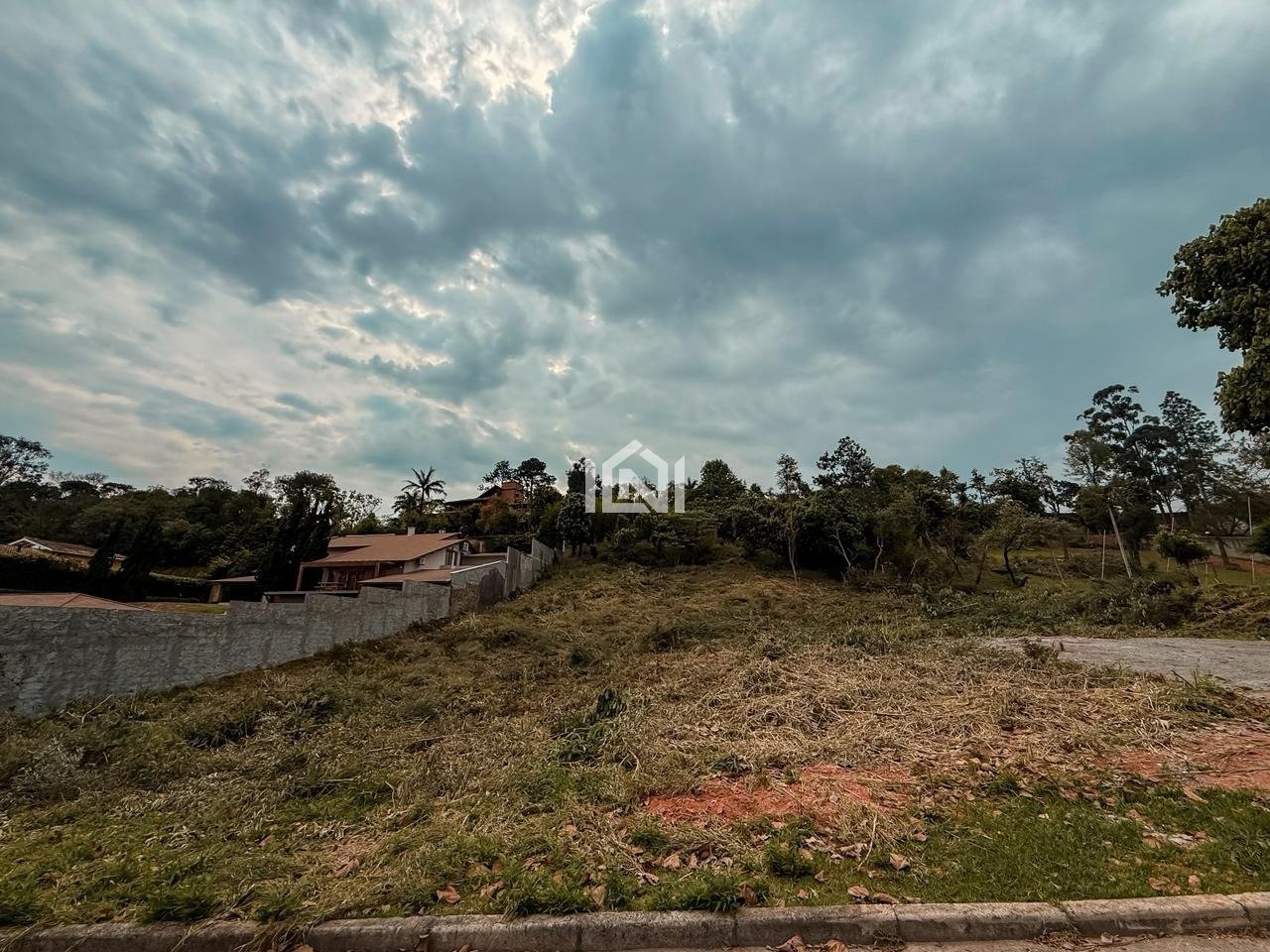 terreno a venda no condominio jardim mediterraneo