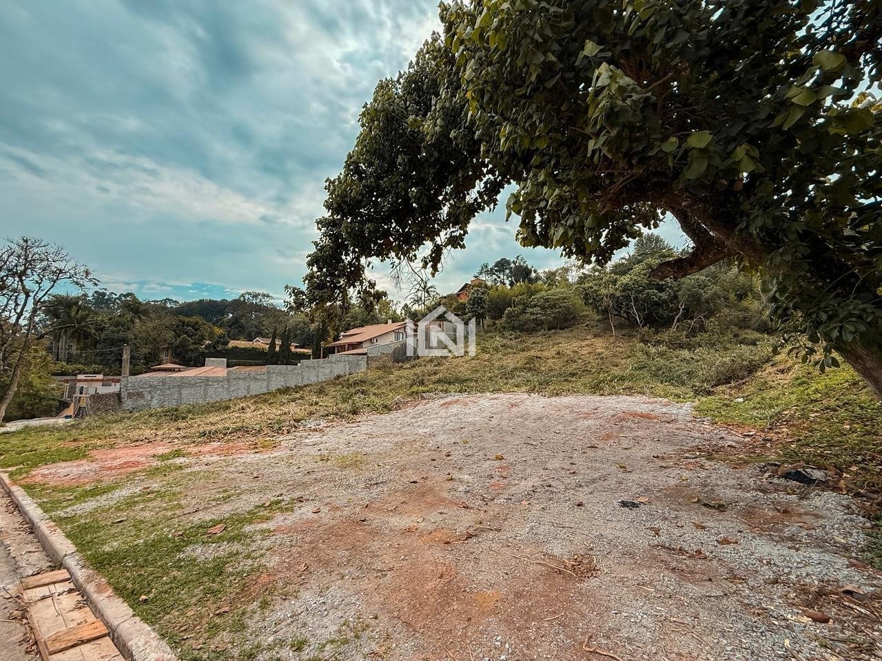 terreno a venda no condominio jardim mediterraneo